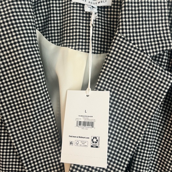 Free Assembly Women’s Double-Breasted Blazer in White Asparagus - Picture 9 of 10